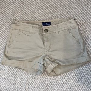 khaki american eagle shorts